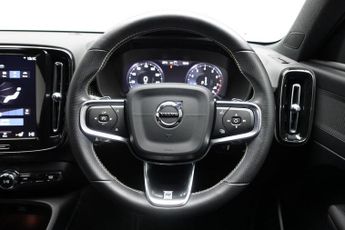VOLVO XC40 2.0 T5 R-Design SUV 5dr Petrol Auto AWD Euro 6 (s/s) (247 ps)