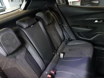 PEUGEOT E-2008 50kWh GT Premium SUV 5dr Electric Auto (136 ps)