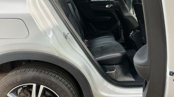 VOLVO XC40 2.0 T4 R-Design SUV 5dr Petrol Auto Euro 6 (s/s) (190 ps)