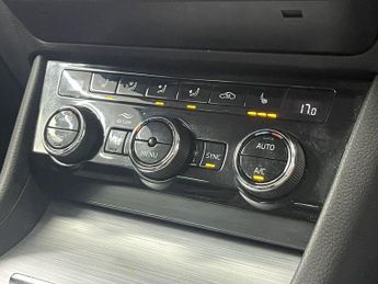 SKODA SUPERB 1.4 TSI iV 13kWh SE Technology Estate 5dr Petrol Plug-in Hybrid 