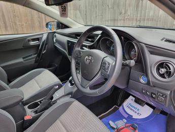 TOYOTA AURIS 1.8 VVT-h Design Hatchback 5dr Petrol Hybrid CVT Euro 6 (s/s) (1