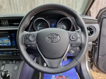 TOYOTA AURIS 1.8 VVT-h Design Hatchback 5dr Petrol Hybrid CVT Euro 6 (s/s) (1