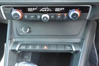 AUDI Q3 1.5 TFSI CoD 35 Black Edition SUV 5dr Petrol Manual Euro 6 (s/s)