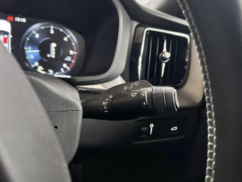VOLVO XC60 2.0 D4 R-Design SUV 5dr Diesel Auto Euro 6 (s/s) (190 ps)
