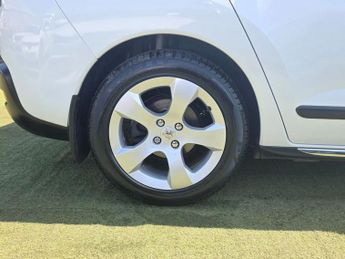 PEUGEOT 3008 1.6 THP Exclusive SUV 5dr Petrol Auto Euro 5 (156 ps)