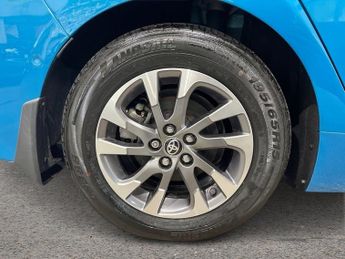 TOYOTA PRIUS 1.8 VVT 8.8kWh Excel Hatchback 5dr Petrol Plug-in Hybrid CVT Eur
