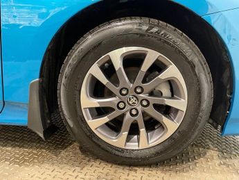 TOYOTA PRIUS 1.8 VVT 8.8kWh Excel Hatchback 5dr Petrol Plug-in Hybrid CVT Eur