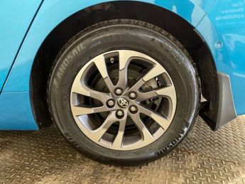 TOYOTA PRIUS 1.8 VVT 8.8kWh Excel Hatchback 5dr Petrol Plug-in Hybrid CVT Eur
