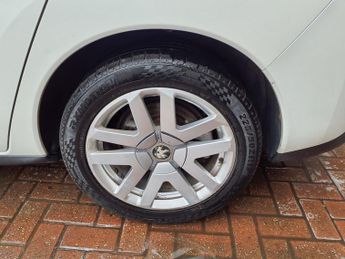 PEUGEOT 3008 2.0 h e-HDi SUV 5dr Diesel Hybrid EGC 4WD Euro 5 (s/s) (200 ps)