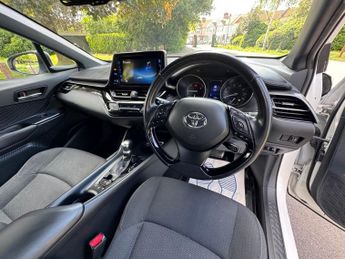 TOYOTA C-HR 1.8 VVT-h Icon SUV 5dr Petrol Hybrid CVT Euro 6 (s/s) (122 ps)