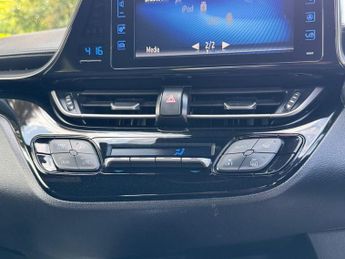 TOYOTA C-HR 1.8 VVT-h Icon SUV 5dr Petrol Hybrid CVT Euro 6 (s/s) (122 ps)