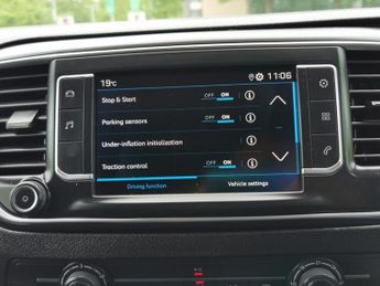 PEUGEOT EXPERT 1.5 BlueHDi 1000 Professional Premium + Standard Panel Van 6dr D