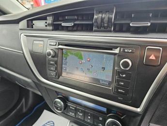 TOYOTA AURIS AUTOMATIC 1.8 VVT-h Excel Hatchback 5dr Petrol Hybrid CVT Euro 5