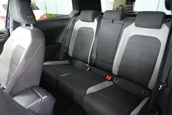 VOLKSWAGEN GOLF 2.0 TSI BlueMotion Tech R Hatchback 3dr Petrol DSG 4Motion Euro 