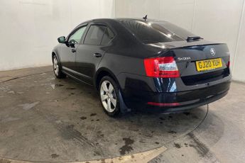 SKODA OCTAVIA 1.5 TSI ACT SE Drive Hatchback 5dr Petrol DSG Euro 6 (s/s) (150 