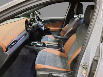 VOLKSWAGEN ID4 Pure 52kWh Life SUV 5dr Electric Auto (148 ps) App Connect, Assi