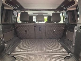 LAND ROVER DEFENDER 2.0 SD4 SUV 5dr Diesel Auto 4WD Euro 6 (s/s) (200 ps)