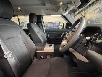 LAND ROVER DEFENDER 2.0 SD4 SUV 5dr Diesel Auto 4WD Euro 6 (s/s) (200 ps)