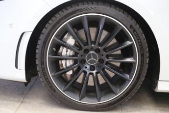 MERCEDES-BENZ A-CLASS 2.0 A35 AMG (Premium Plus) Hatchback 5dr Petrol SpdS DCT 4MATIC 