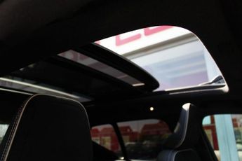 VOLVO XC40 2.0 D3 R-Design Pro SUV 5dr Diesel Auto Euro 6 (s/s) (150 ps)
