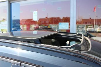 VOLVO XC40 2.0 D3 R-Design Pro SUV 5dr Diesel Auto Euro 6 (s/s) (150 ps)