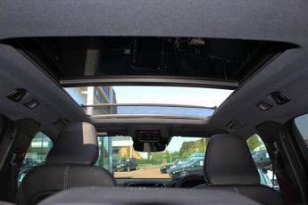 VOLVO XC40 2.0 D3 R-Design Pro SUV 5dr Diesel Auto Euro 6 (s/s) (150 ps)