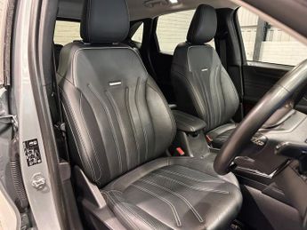 FORD KUGA 2.5 Duratec 14.4kWh Vignale SUV 5dr Petrol Plug-in Hybrid CVT Eu