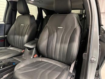 FORD KUGA 2.5 Duratec 14.4kWh Vignale SUV 5dr Petrol Plug-in Hybrid CVT Eu