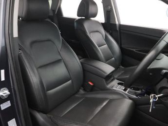 HYUNDAI TUCSON 1.7 CRDi Blue Drive Premium SUV 5dr Diesel DCT Euro 6 (s/s) (141