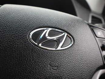 HYUNDAI TUCSON 1.7 CRDi Blue Drive Premium SUV 5dr Diesel DCT Euro 6 (s/s) (141