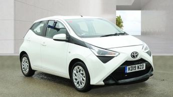 Toyota AYGO 1.0 VVT-i x-play Hatchback 5dr Petrol x-shift Euro 6 (71 ps)