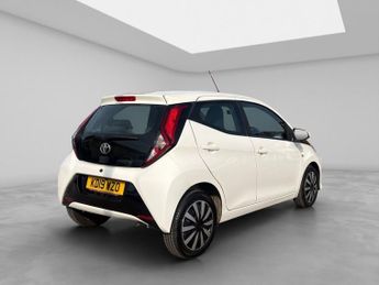 TOYOTA AYGO 1.0 VVT-i x-play Hatchback 5dr Petrol x-shift Euro 6 (71 ps)