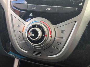 HYUNDAI IX20 1.6 CRDi Blue Drive SE Hatchback 5dr Diesel Manual Euro 6 (s/s) 