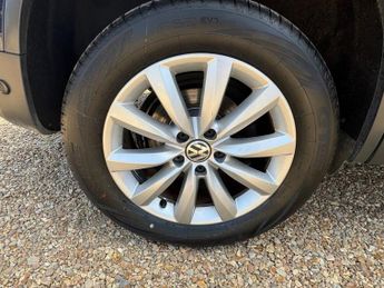 VOLKSWAGEN TIGUAN 2.0 TDI BlueMotion Tech Match SUV 5dr Diesel DSG 4WD Euro 5 (s/s