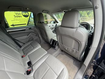 PORSCHE CAYENNE DIESEL ESTATE 3.0 TD V6 SUV 5dr Diesel Tiptronic 4WD Euro 5 (s/s) (240 ps)