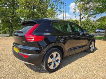 VOLVO XC40 1.5 T3 Momentum SUV 5dr Petrol Auto Euro 6 (s/s) (163 ps)