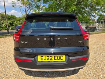 VOLVO XC40 1.5 T3 Momentum SUV 5dr Petrol Auto Euro 6 (s/s) (163 ps)