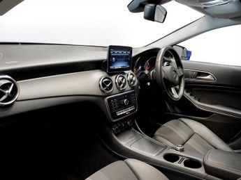 MERCEDES-BENZ GLA 1.6 GLA180 GPF Urban Edition SUV 5dr Petrol 7G-DCT Euro 6 (s/s) 