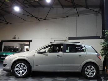 VAUXHALL ASTRA 1.8i 16v Design Hatchback 5dr Petrol Automatic (184 g/km, 138 bh