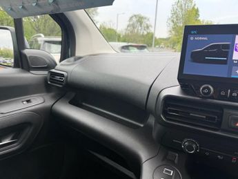 CITROEN E-BERLINGO 52kWh PLUS M MPV 5dr Electric Auto (7.4kW Charger) (136 ps)
