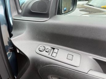 CITROEN E-BERLINGO 52kWh PLUS M MPV 5dr Electric Auto (7.4kW Charger) (136 ps)