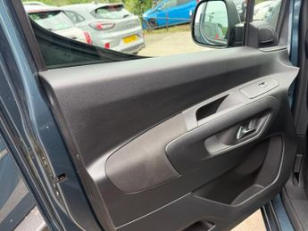 CITROEN E-BERLINGO 52kWh PLUS M MPV 5dr Electric Auto (7.4kW Charger) (136 ps)