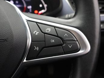RENAULT ARKANA 1.6 E-TECH Iconic SUV 5dr Petrol Hybrid Auto 2WD Euro 6 (s/s) (1