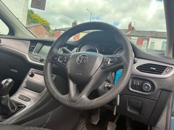 VAUXHALL ASTRA 1.4i Turbo Design Hatchback 5dr Petrol Manual Euro 6 (125 ps)
