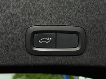 VOLVO XC40 2.0 D4 Inscription Pro SUV 5dr Diesel Auto AWD Euro 6 (s/s) (190