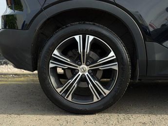 VOLVO XC40 2.0 D4 Inscription Pro SUV 5dr Diesel Auto AWD Euro 6 (s/s) (190