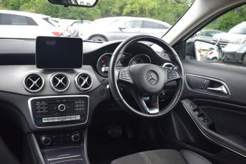 MERCEDES-BENZ GLA 1.6 GLA180 Urban Edition SUV 5dr Petrol 7G-DCT Euro 6 (s/s) (122