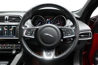 JAGUAR F-PACE 2.0 P250i R-Sport SUV 5dr Petrol Auto AWD Euro 6 (s/s) (250 ps)