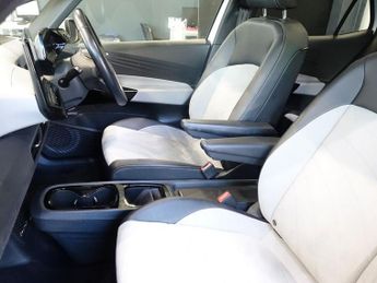 VOLKSWAGEN ID.3 Pro Performance 58kWh Family Hatchback 5dr Electric Auto (204 ps