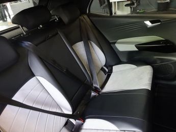 VOLKSWAGEN ID.3 Pro Performance 58kWh Family Hatchback 5dr Electric Auto (204 ps